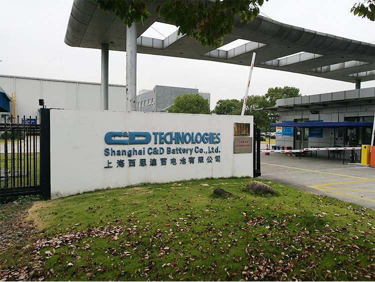 蓄電池廠控制金屬灰塵，可選用水幕型風(fēng)淋室