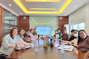 泰國經(jīng)銷商合作伙伴率團隊來易純公司考察